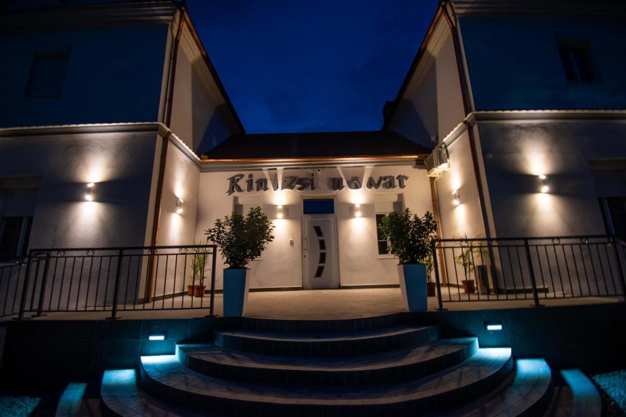 Kinizsi Udvar Apartmanhaz Balatonboglár 外观 照片