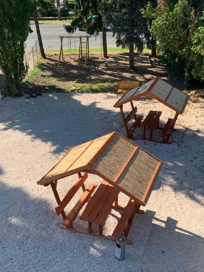 Kinizsi Udvar Apartmanhaz Balatonboglár 外观 照片