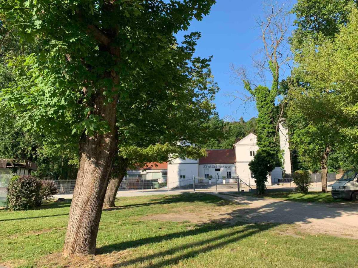 Kinizsi Udvar Apartmanhaz Balatonboglár 外观 照片