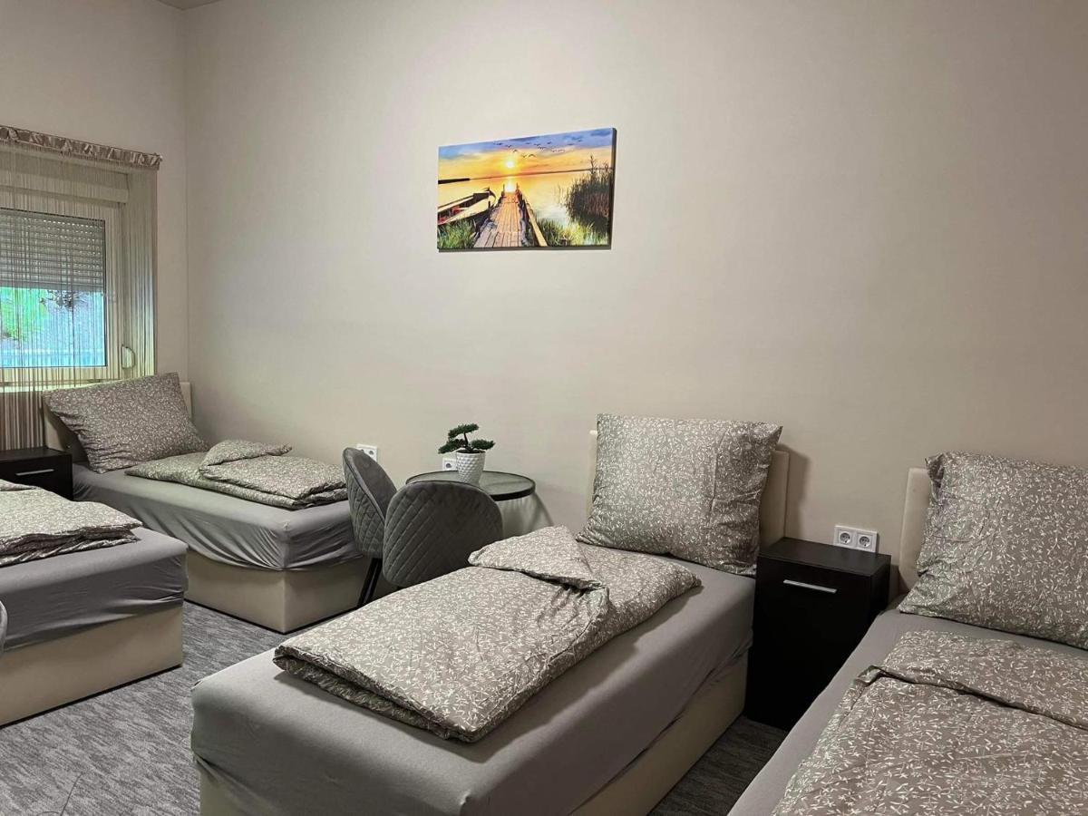 Kinizsi Udvar Apartmanhaz Balatonboglár 外观 照片