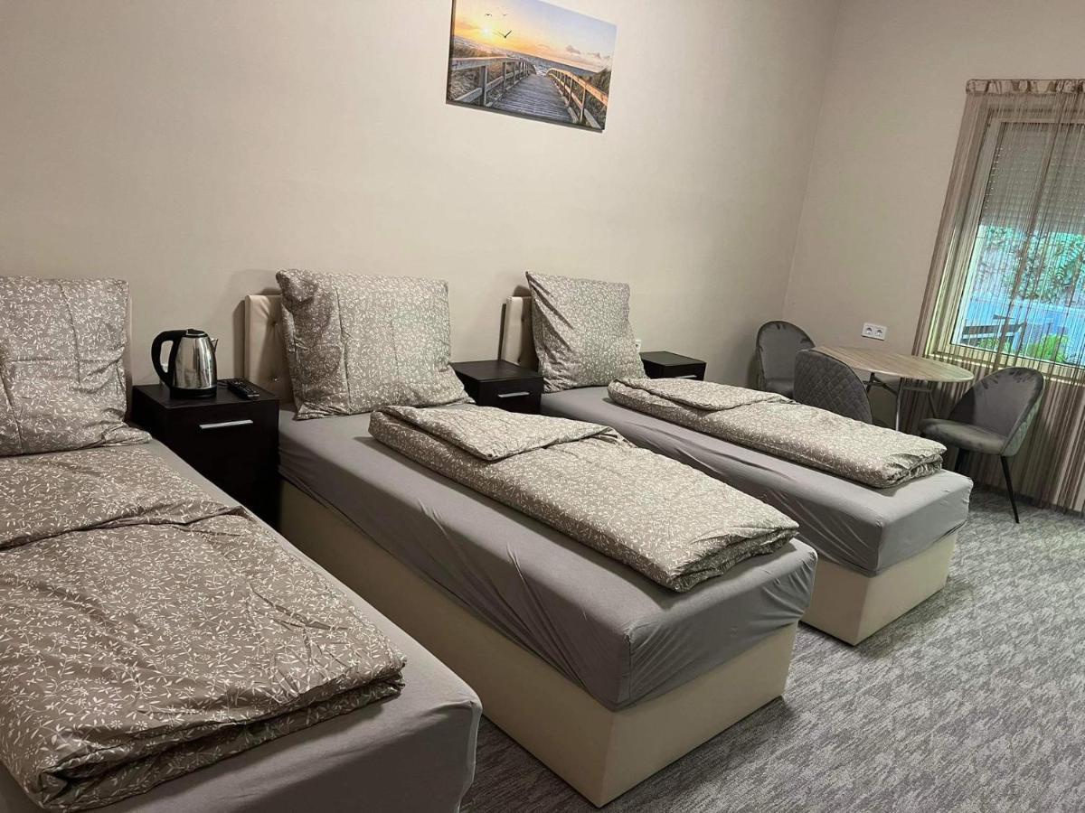 Kinizsi Udvar Apartmanhaz Balatonboglár 外观 照片