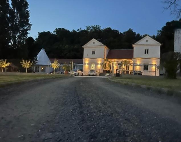 Kinizsi Udvar Apartmanhaz Balatonboglár 外观 照片