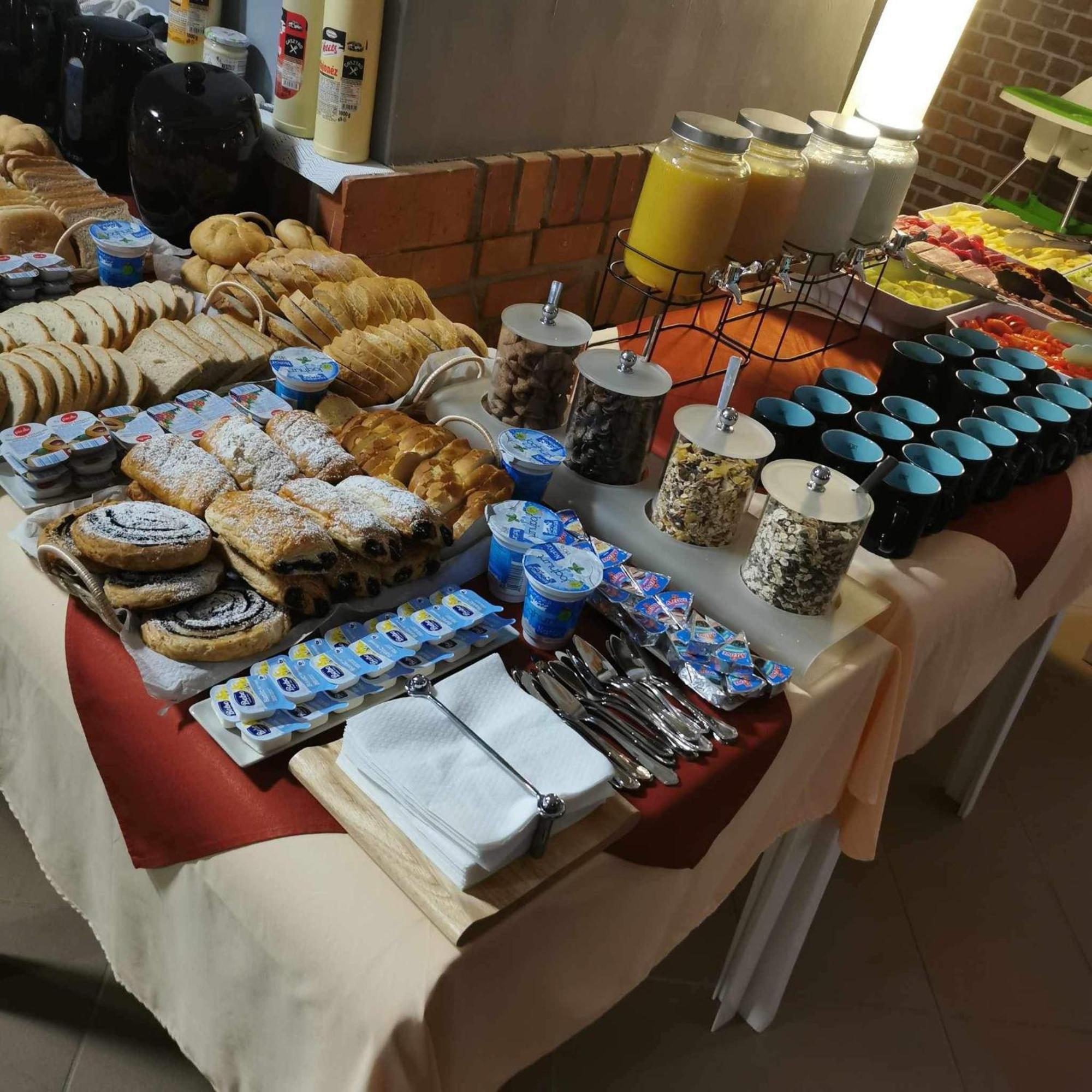 Kinizsi Udvar Apartmanhaz Balatonboglár 外观 照片