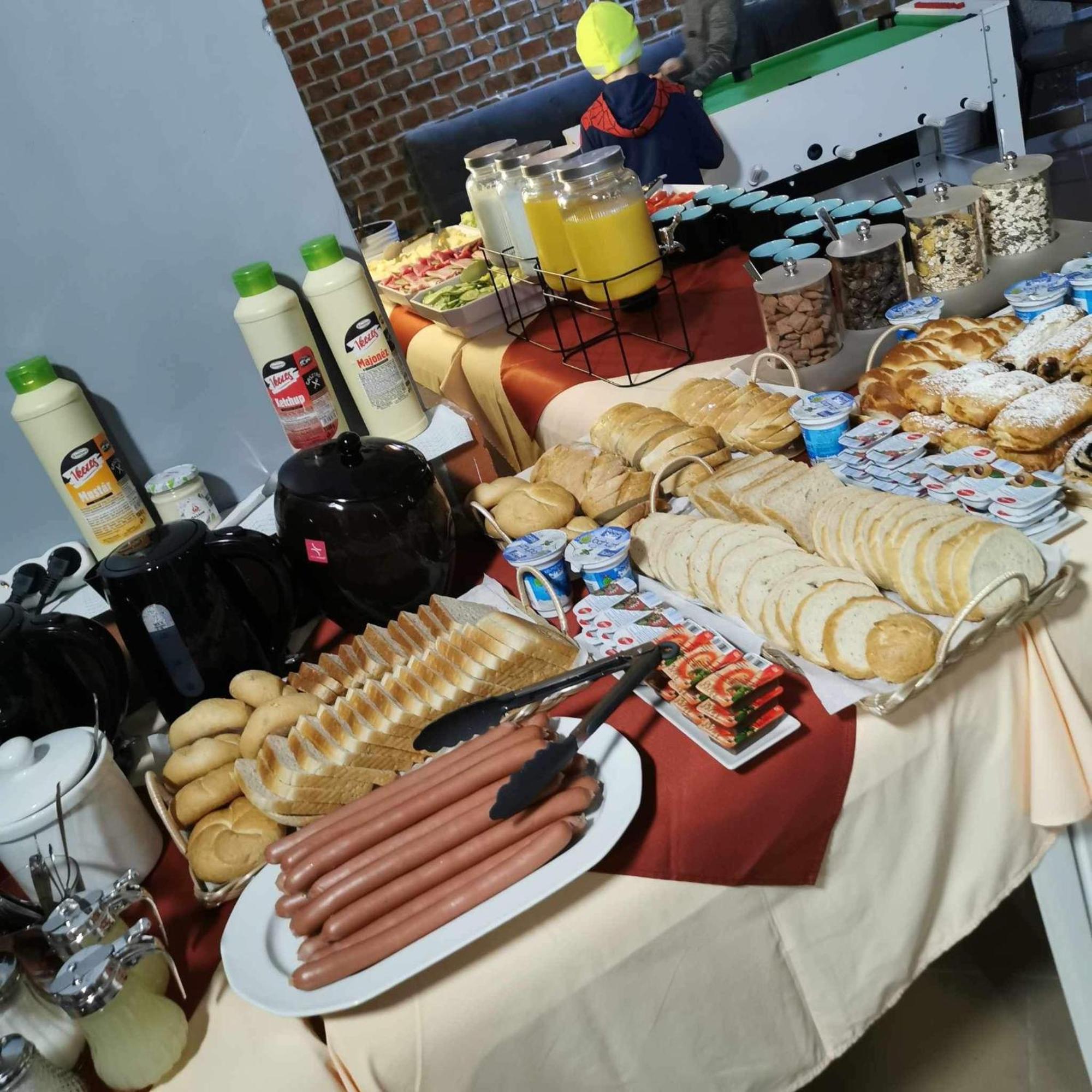 Kinizsi Udvar Apartmanhaz Balatonboglár 外观 照片