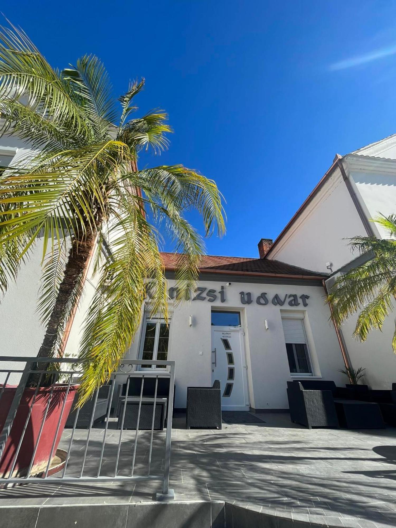 Kinizsi Udvar Apartmanhaz Balatonboglár 外观 照片