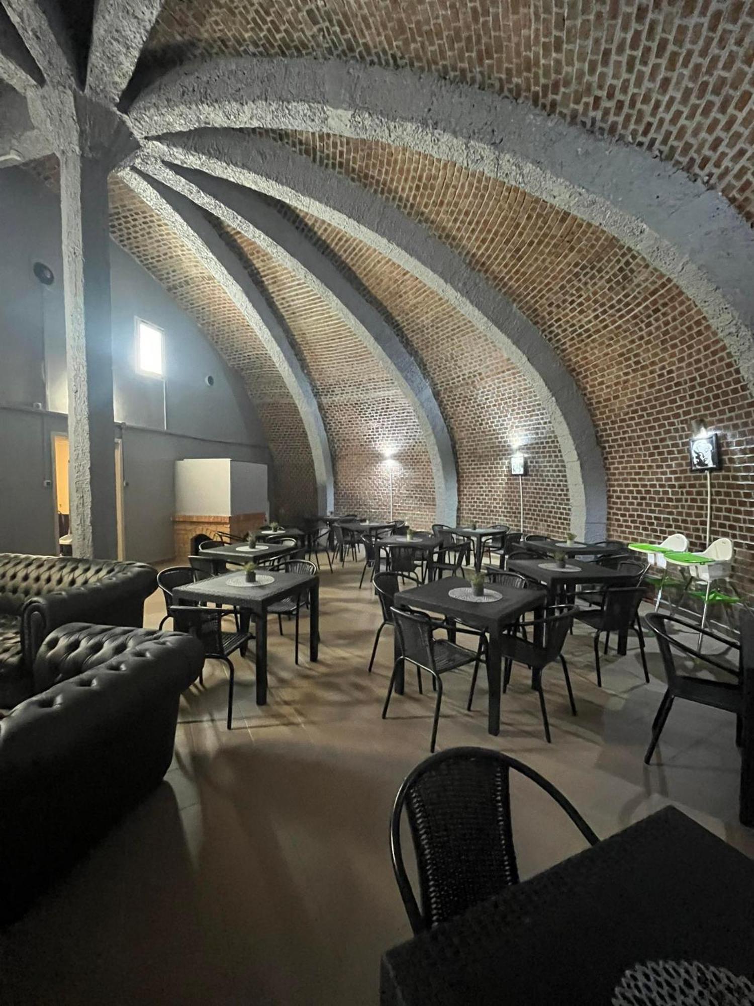 Kinizsi Udvar Apartmanhaz Balatonboglár 外观 照片