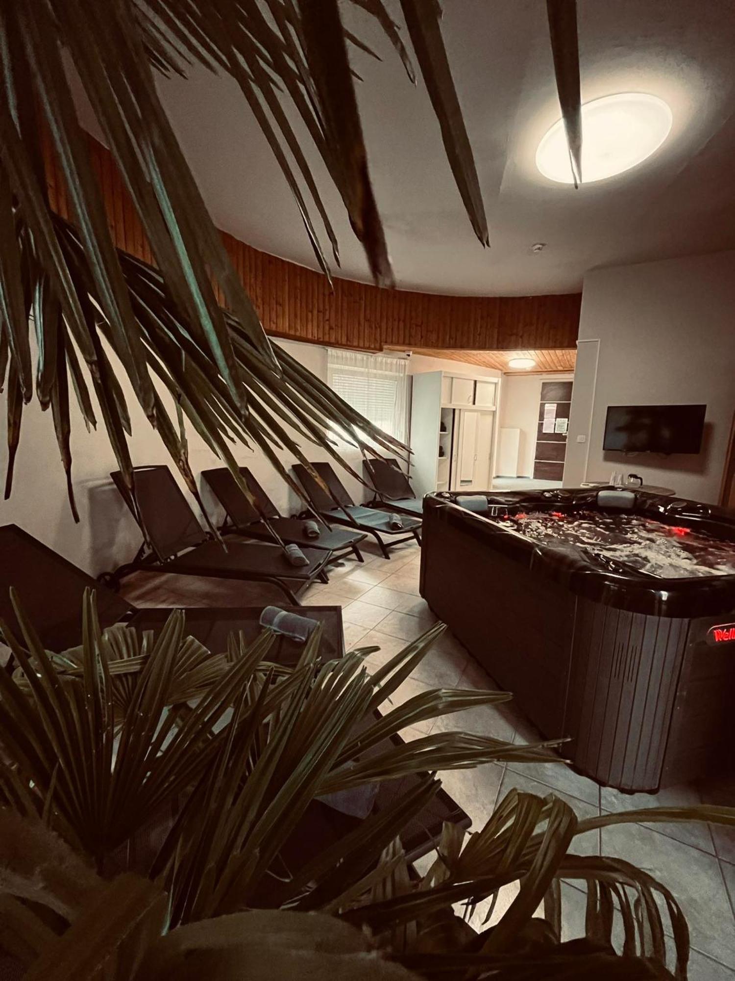 Kinizsi Udvar Apartmanhaz Balatonboglár 外观 照片